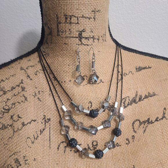 Elegant Silver and Black Beaded Jewelry Set With Necklace & Earrings - Picture 1 of 4